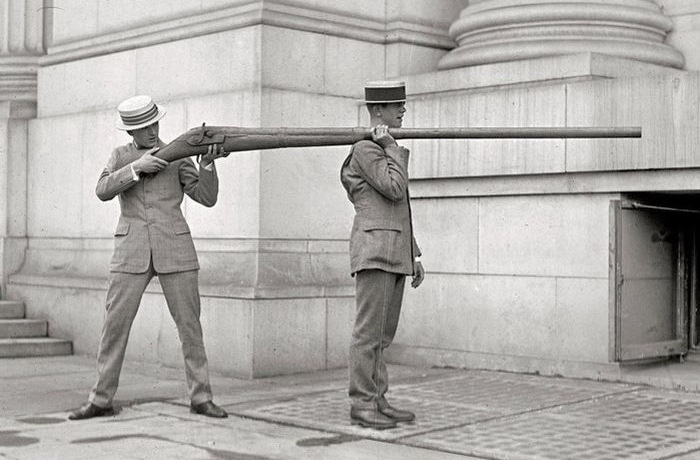 2 guys one musket 2 guys one musket